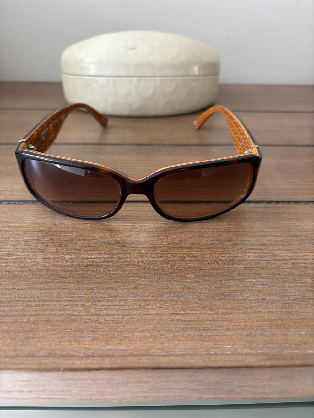 Coach Brown Gradient Lens Sunglasses with Tortoiseshell Patterned Temples